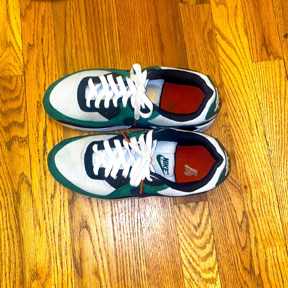 Nike a good shoe in fair condition, green and orange